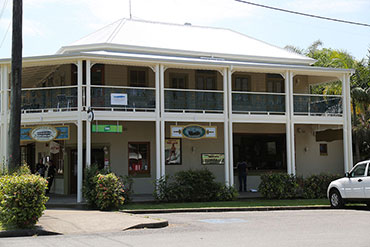 The Heritage Hotel of Gladstone NSW - Heritage Building Painting | Jim Ashton Painting